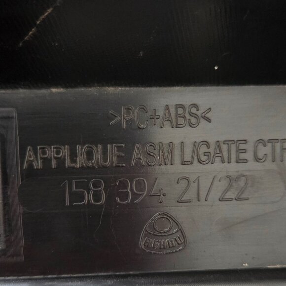 Cadillac Chrome Applique ASM L/Gate CTR 158394 21/22 (107) - Picture 3 of 3